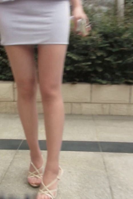 [大忽悠买丝袜街拍视频]ID0179 2012 8.12成功案例39弹续集-腿型超好包臀肉丝闷骚学生美女穿丝袜