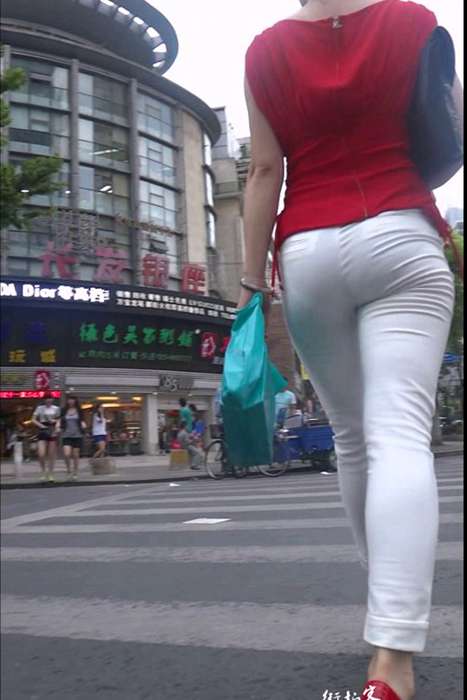 [街拍客视频]jx0214 浑圆紧翘 ，白色紧身裤少妇
